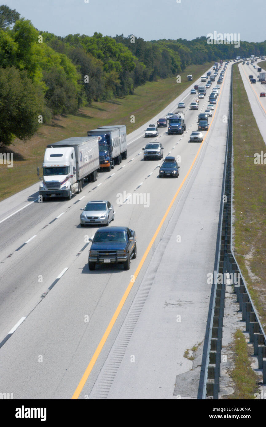 Traffico sull'interstate I75 vicino a Ocala, Florida, Stati Uniti Foto Stock