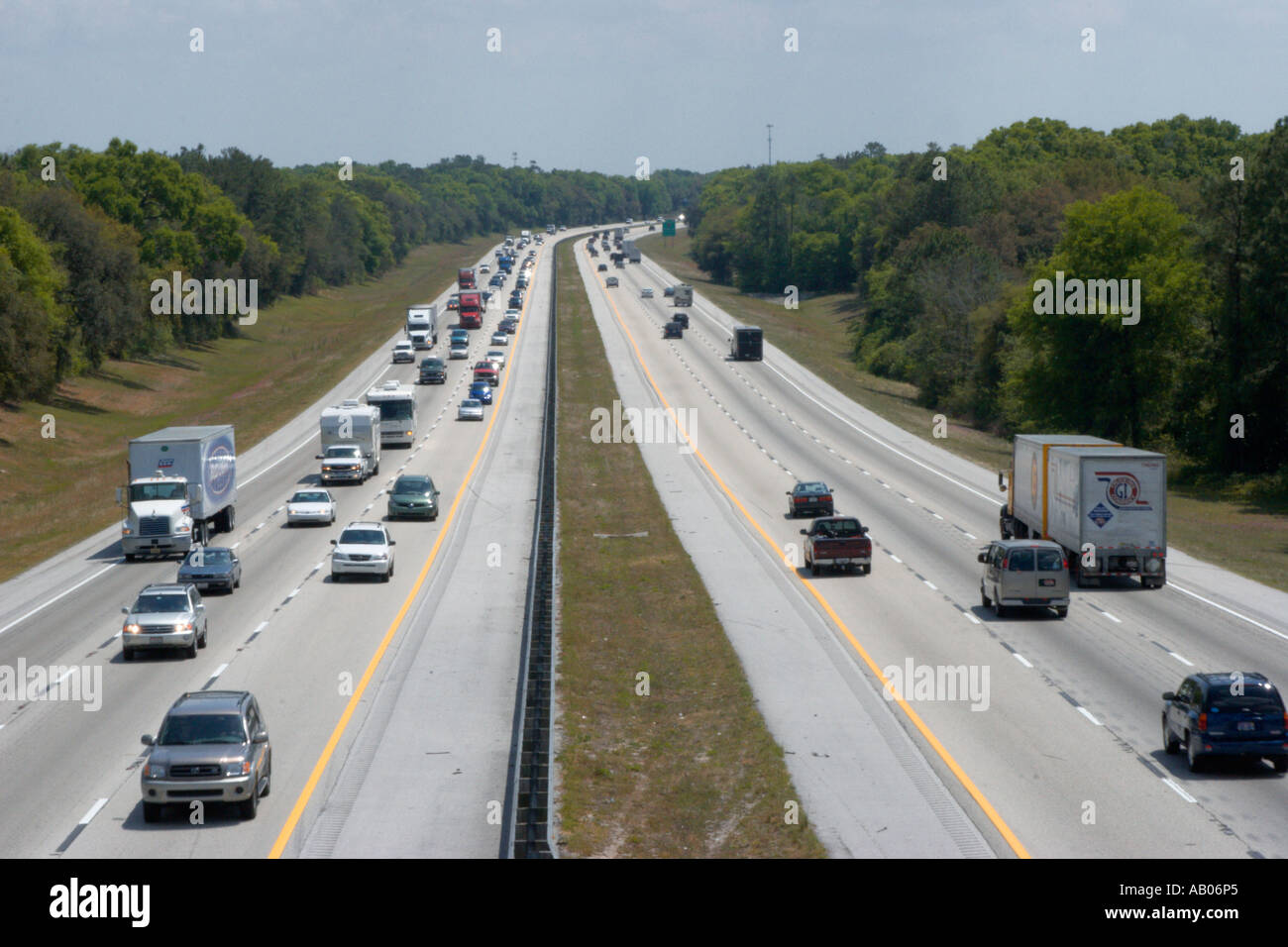Traffico sull'interstate I75 vicino a Ocala, Florida, Stati Uniti Foto Stock