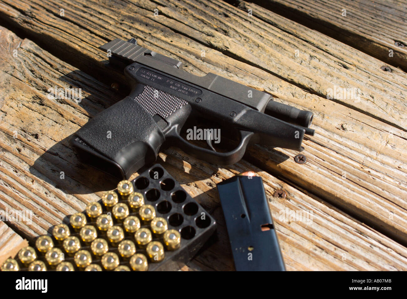 9mm pistola con proiettili Foto Stock