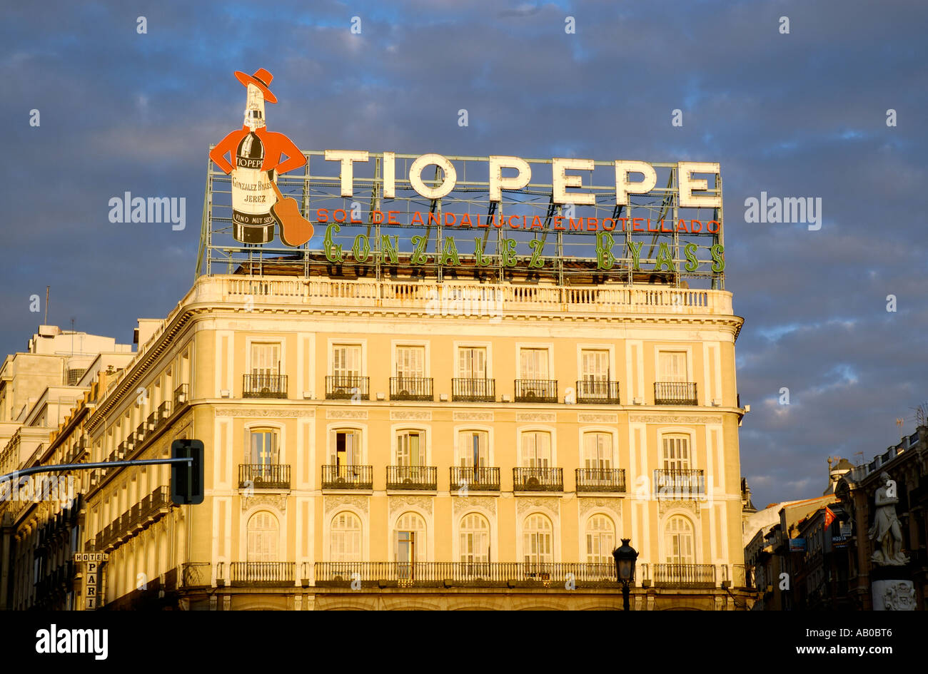 Europa Spagna Comunidad de Madrid Madrid Puerto del Sol Tio Pepe segno distintivo (solo uso editoriale) Foto Stock