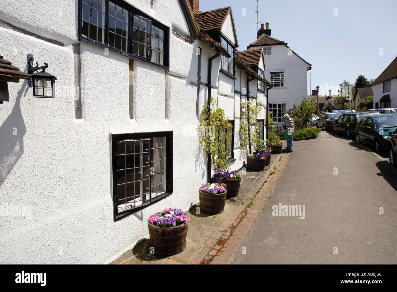 Tudor case a schiera nel villaggio di Shere Surrey in Inghilterra REGNO UNITO Foto Stock