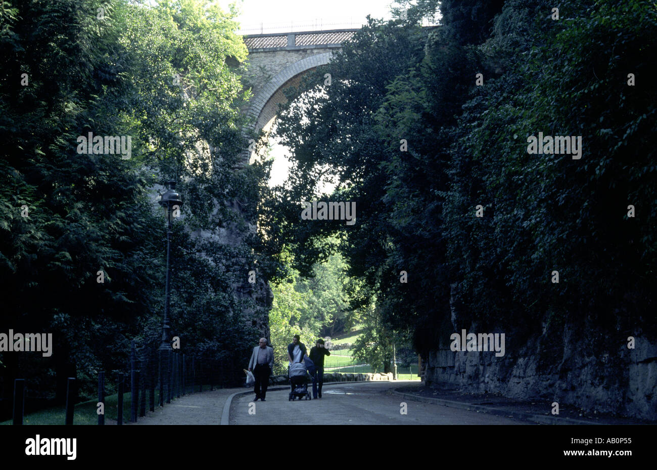 Parc des Buttes Chaumont a Belleville Parigi Francia Foto Stock