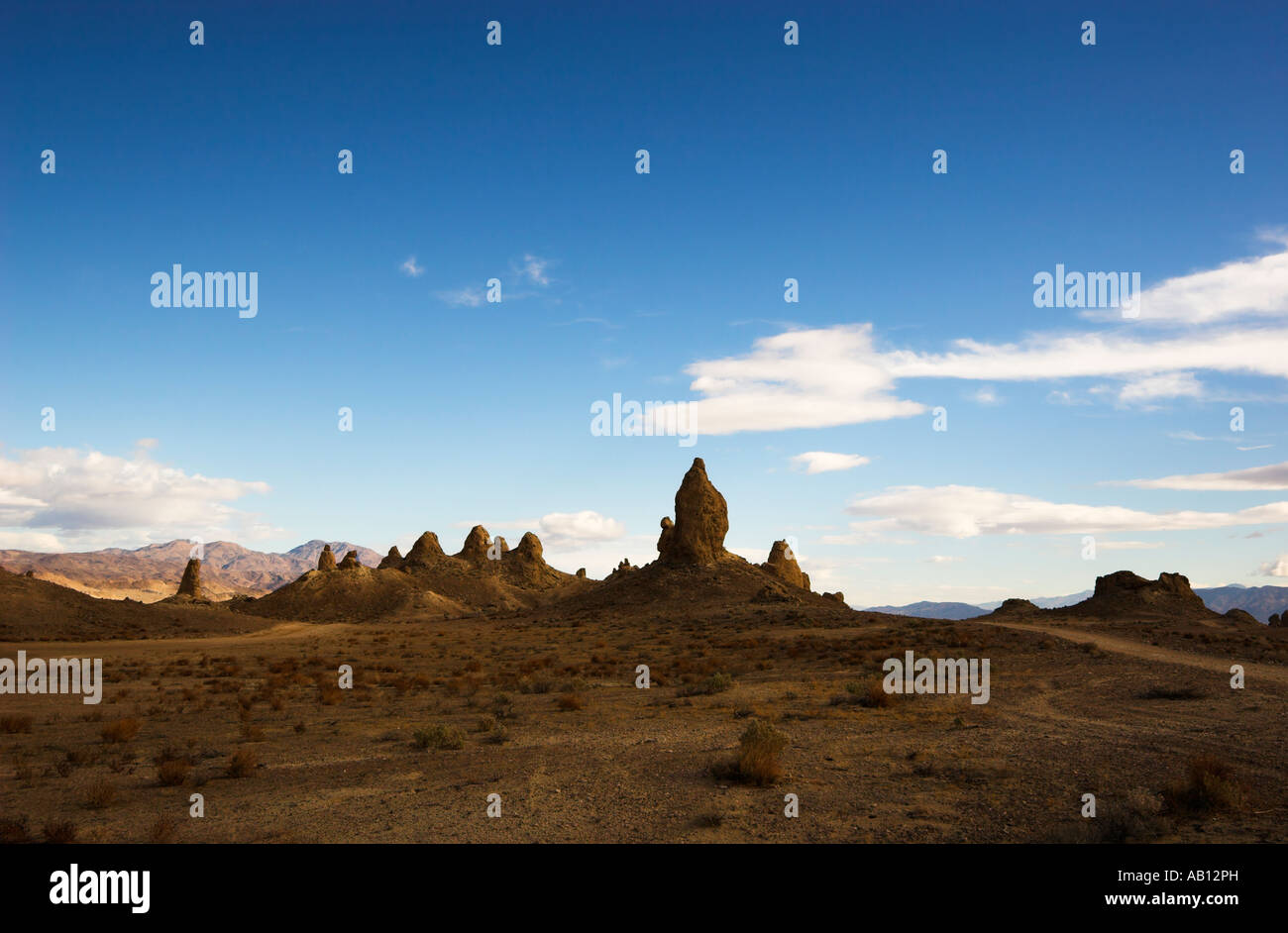 Trona Pinnacles National Monumento Naturale, Deserto Mojave, California, Stati Uniti d'America (Apr 2007) Foto Stock