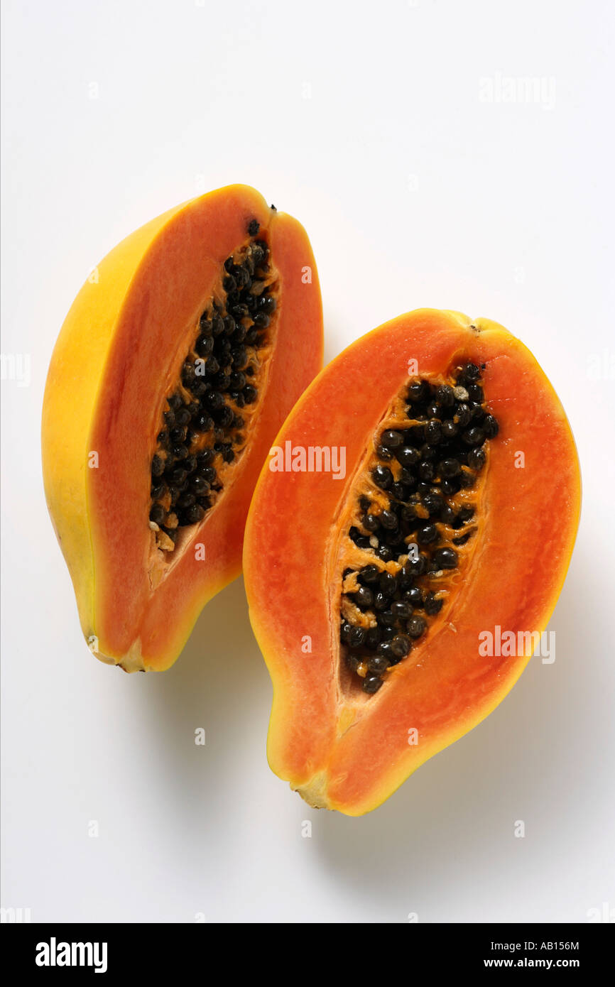 Due metà di papaia FoodCollection Foto Stock