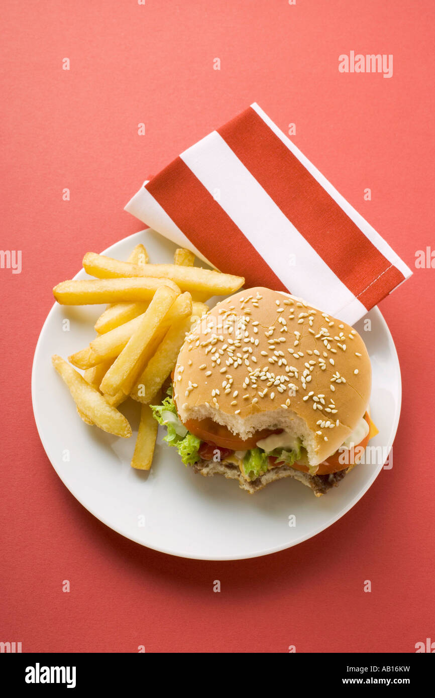 Cheeseburger morsi presi con chips FoodCollection Foto Stock