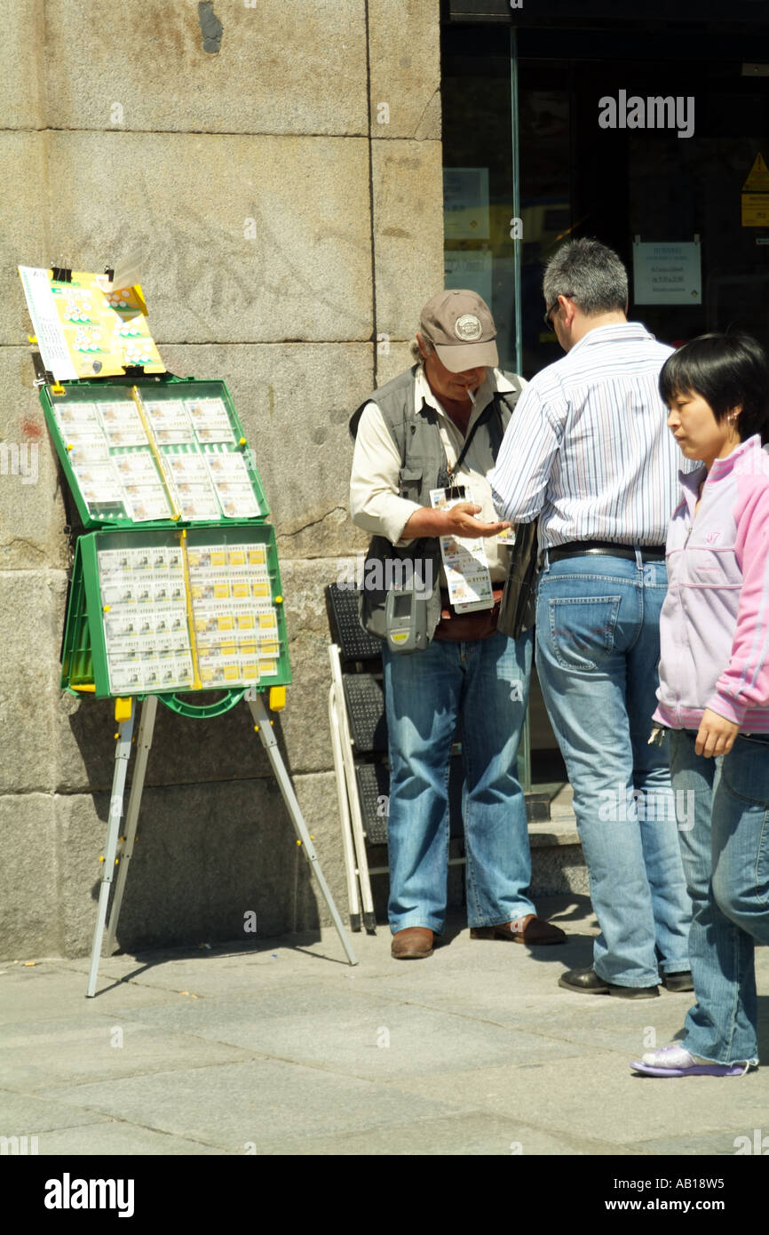 Biglietto della lotteria venditore. Madrid Spagna Europa UE Foto Stock