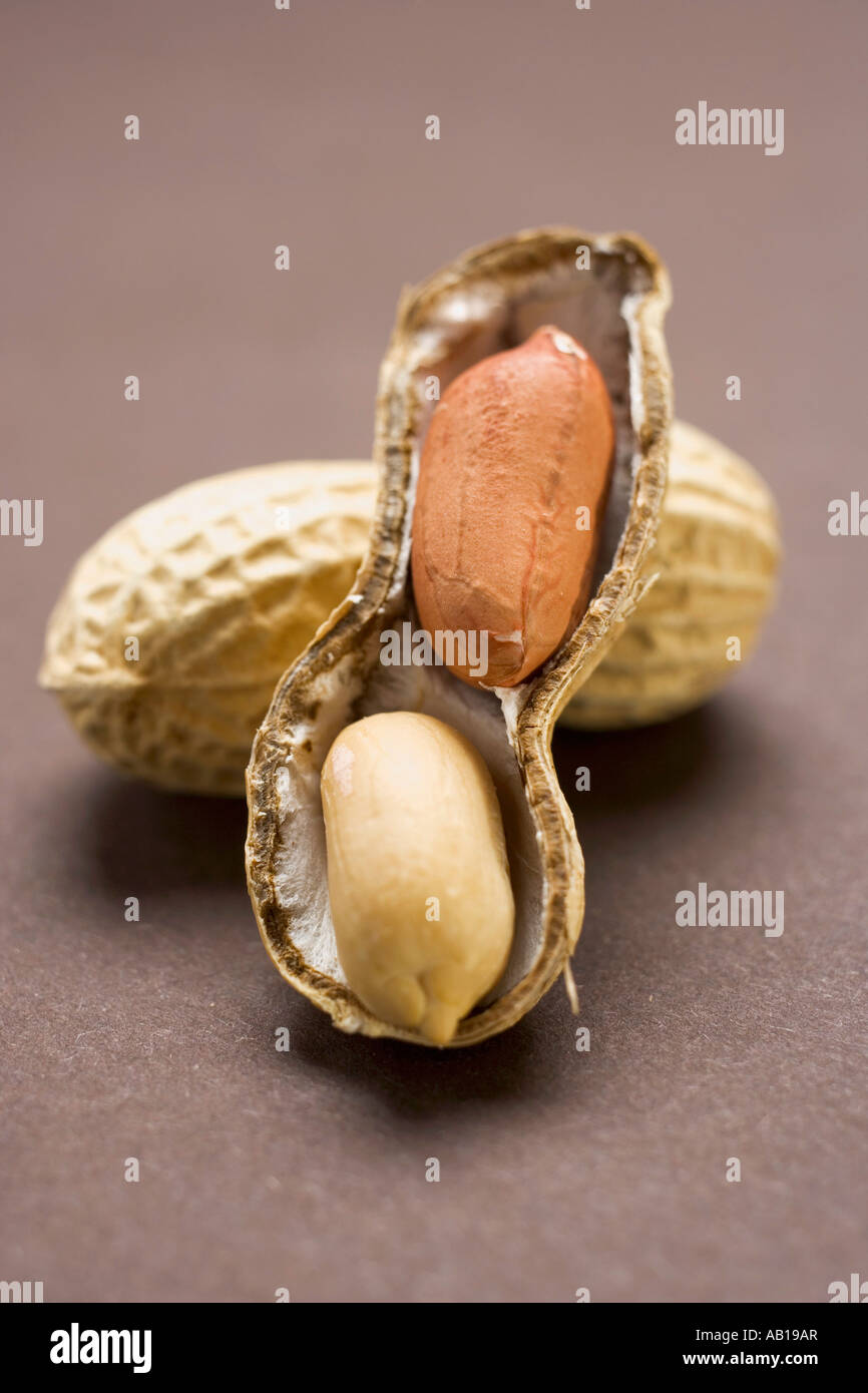 Arachidi sgusciate e senza guscio FoodCollection Foto Stock