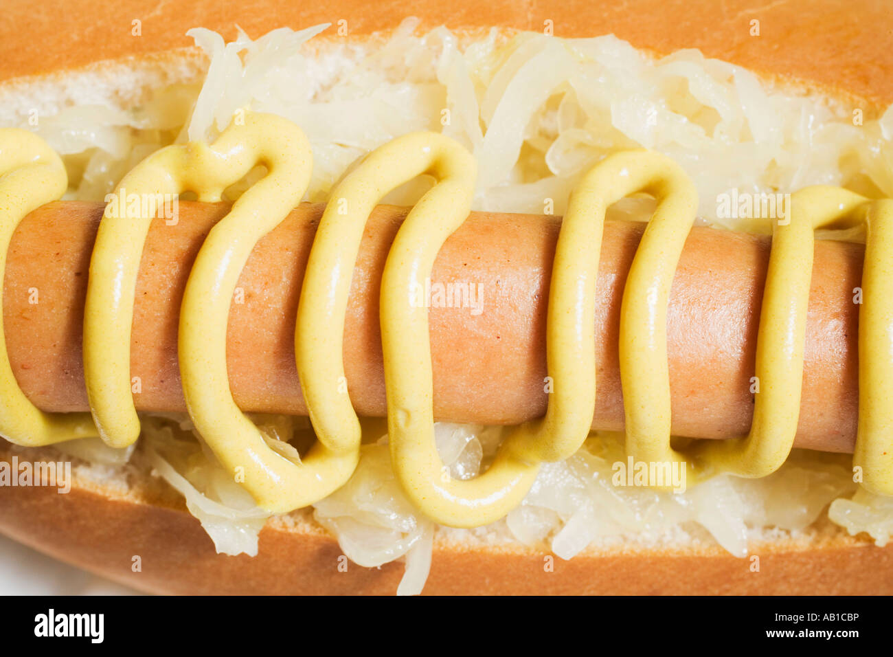 Hot Dog con crauti e senape close up FoodCollection Foto Stock