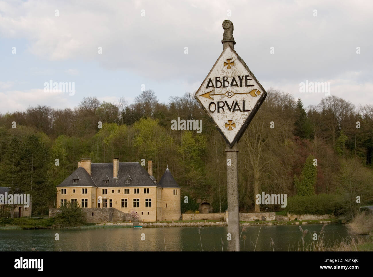 Cartello su un approccio per l'Abbaye d'Orval monastero di Orval nella provincia del Lussemburgo in Belgio Foto Stock