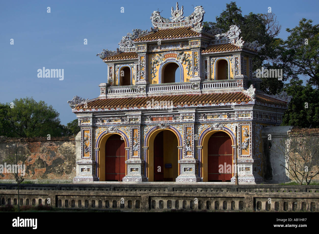 Gate decorativa per l'Enclosure imperiale la cittadella di Hue Vietnam centrale Foto Stock