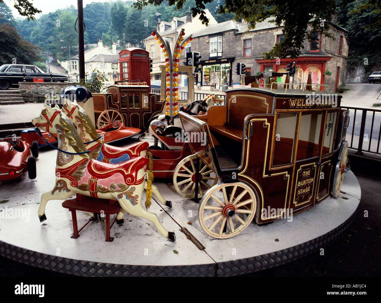 Derbyshire Matlock bagni parco di divertimenti e K6 casella telefono Foto Stock