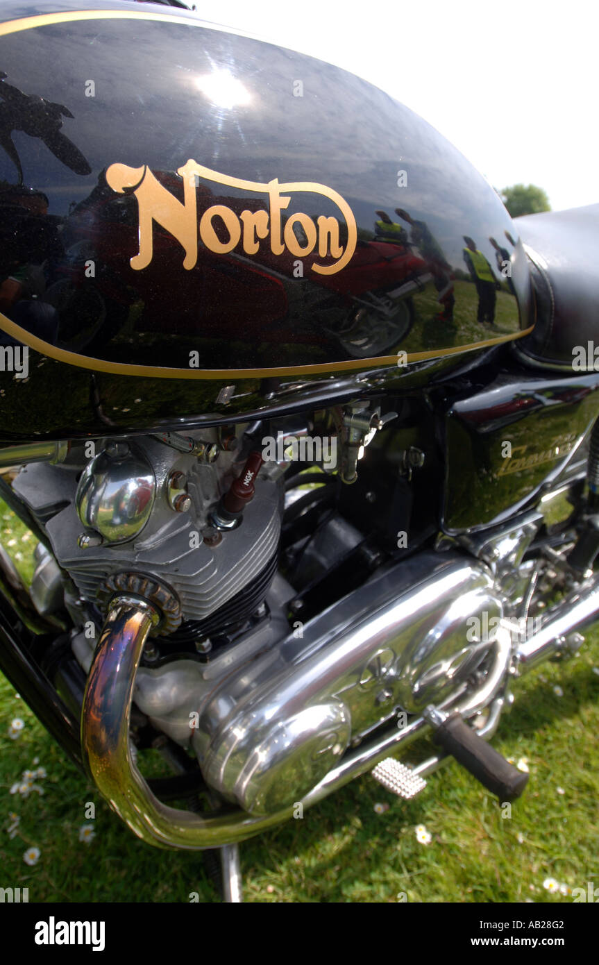 Vintage Norton Commando 750 motocicletta in corrispondenza di un rally o riunione, Gran Bretagna REGNO UNITO Foto Stock