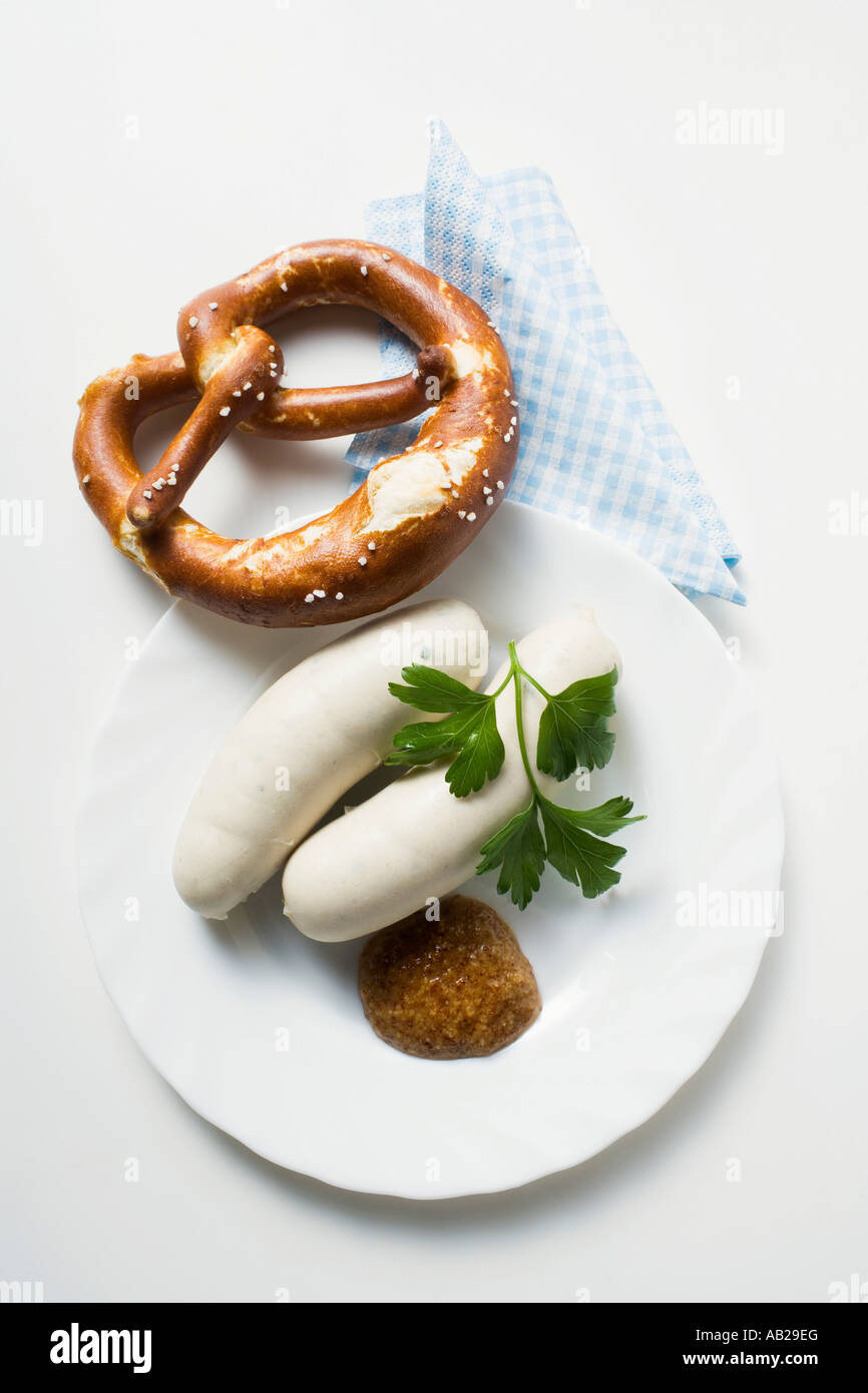 Due Weisswurst salsicce bianche con pretzel e senape FoodCollection Foto Stock