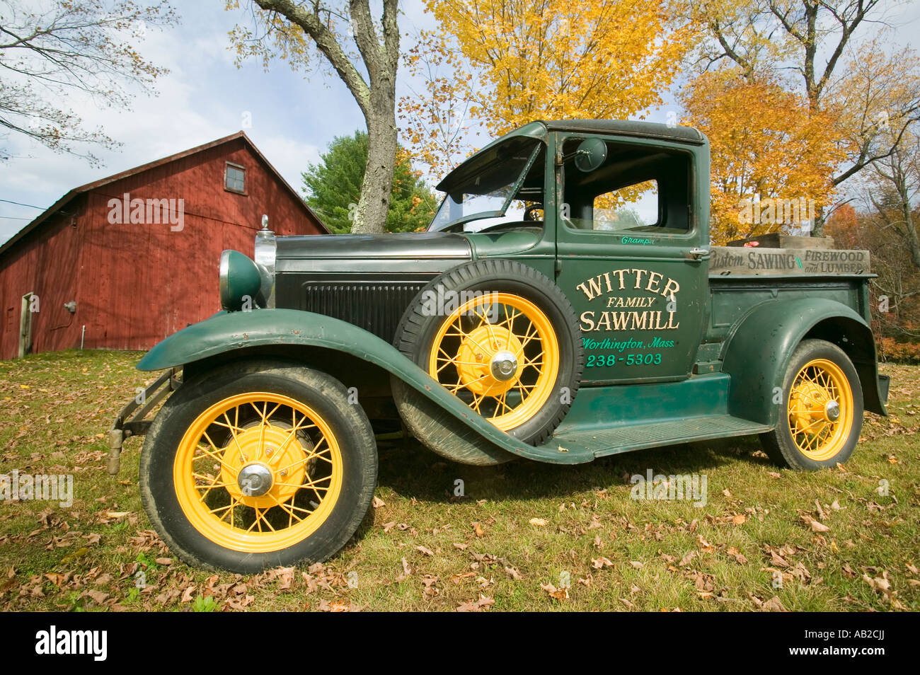 Antique pickup truck in autunno a Worthington western Massachusetts New England Foto Stock