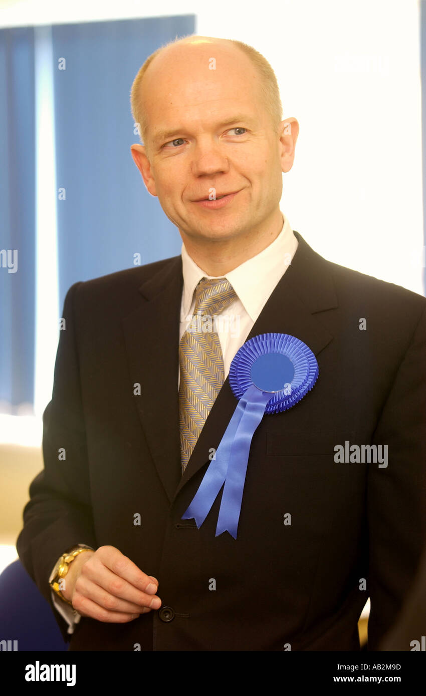 Conservatore ex leader del partito William Hague in occasione di una visita a Milford Haven in South Wales UK 13 Aprile 2005 Foto Stock