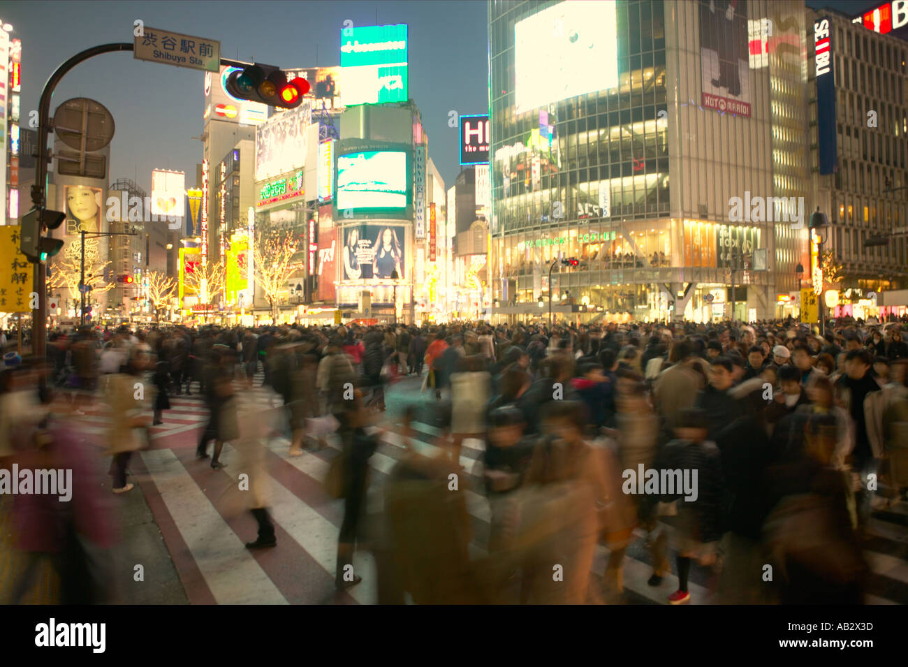 La gente nelle strade di Tokyo Foto Stock