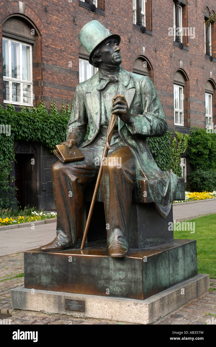 Statua di Hans Christian Andersen a Copenaghen in Danimarca. Foto Stock