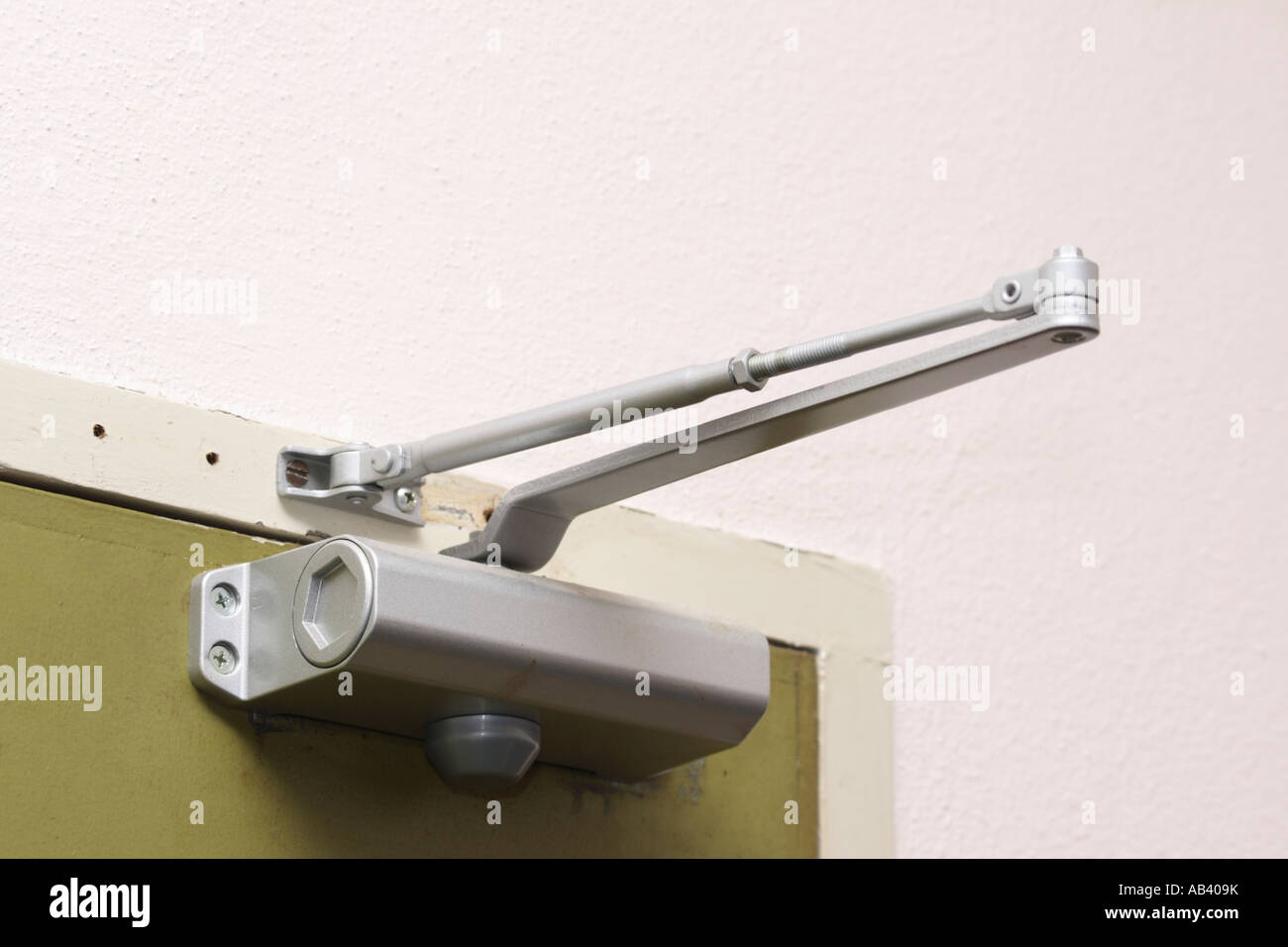 Manuale di overhead chiudiporta Foto Stock
