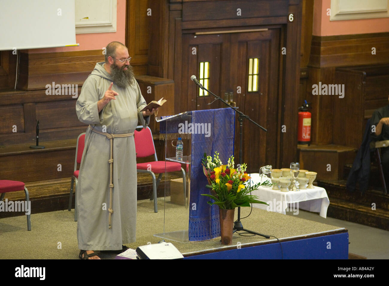 Padre Bernard Murphy al miracolo cattolica Rally amici Meeting House Londra Giugno 2007 Foto Stock