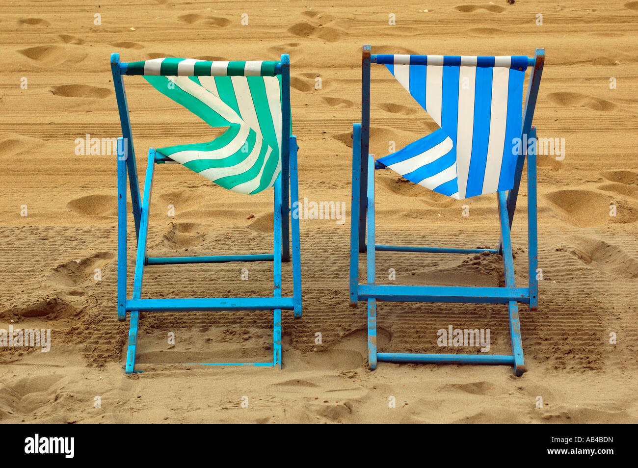 Sedie a sdraio, Sandown Beach, Sandown, Isle of Wight, England, Regno Unito, GB. Foto Stock