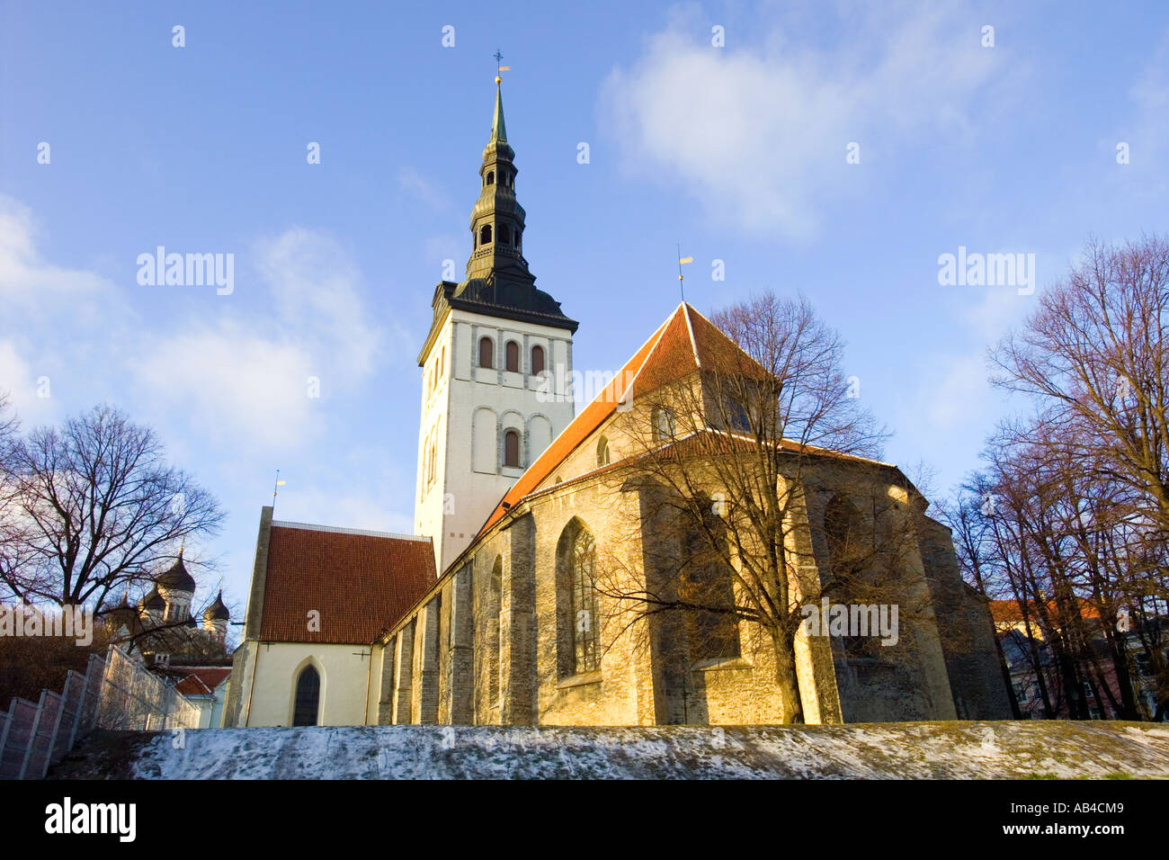 Chiesa di San Nicola (Niguliste Kirik) ora un museo d'arte e dalla sala da concerto nella città vecchia di Tallinn. Foto Stock