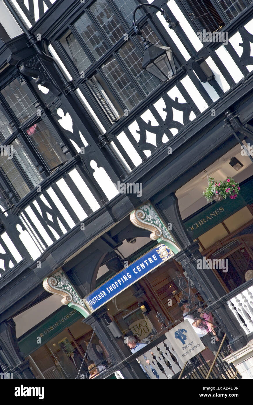 Il centro commerciale Grosvenor su Bridge Street nella città storica di Chester Foto Stock