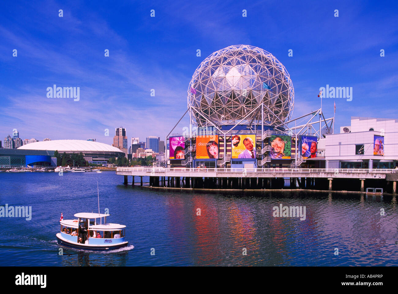 Telus mondo della scienza a False Creek Aquabus e centro della città di Vancouver British Columbia Canada Foto Stock