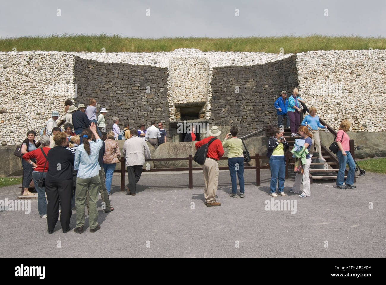 L'Irlanda County Meath Boyne Valley Newgrange passaggio di ingresso della tomba Foto Stock