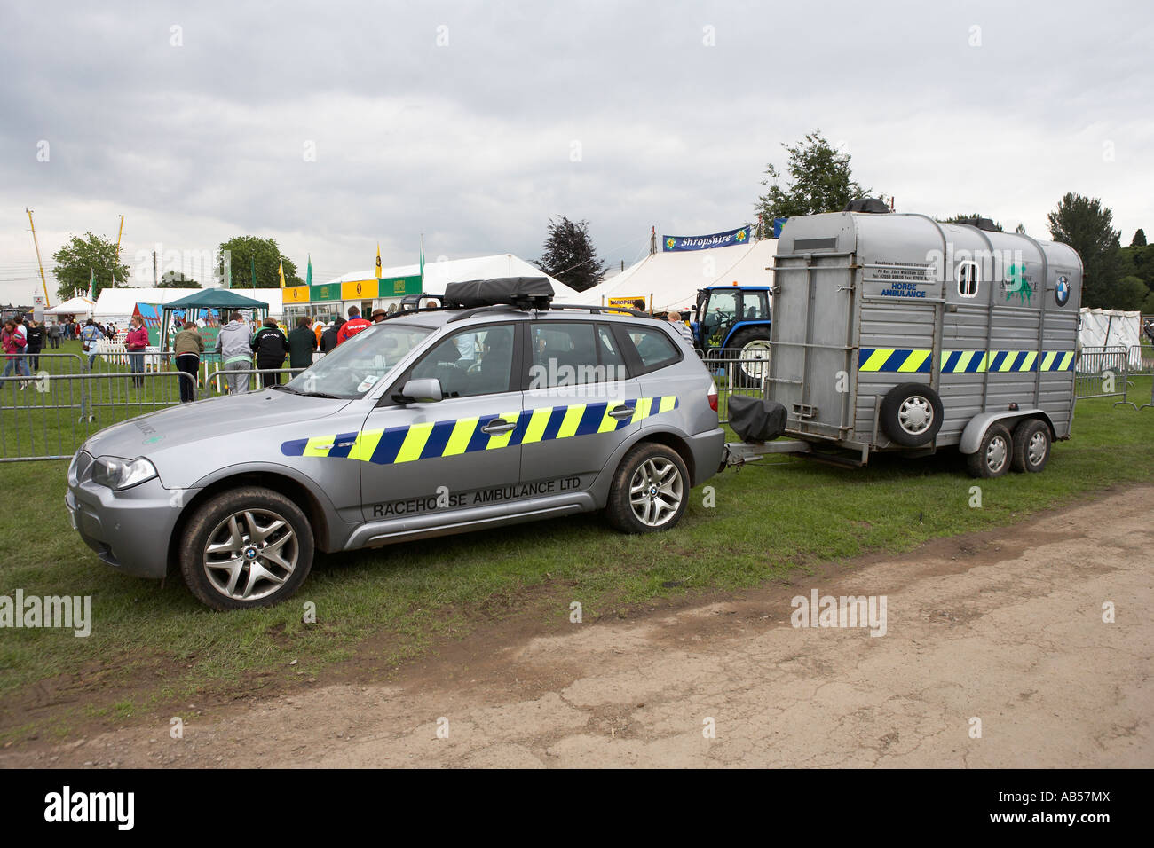 Ambulanza delle corse ippiche west mids spettacolo agricolo shrewsbury shropshire England Regno Unito Foto Stock