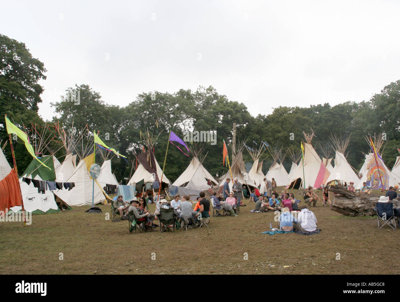 Tipi campo al Glastonbury Festival of Contemporary Performing Arts 2005 Foto Stock