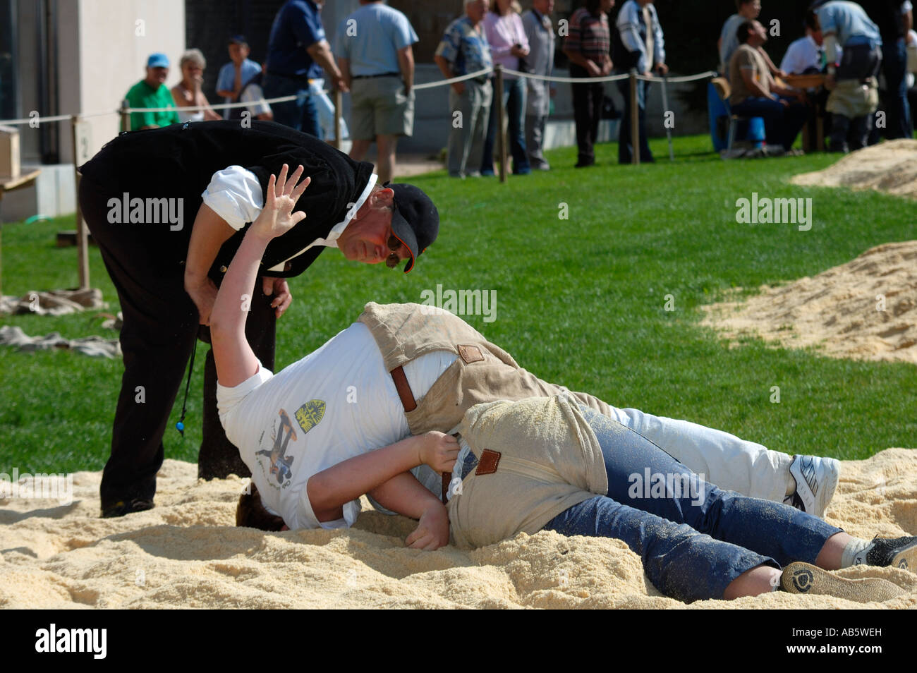 Swiss wrestling tradizionale - 'Lutte' o 'Schwingen' Foto Stock