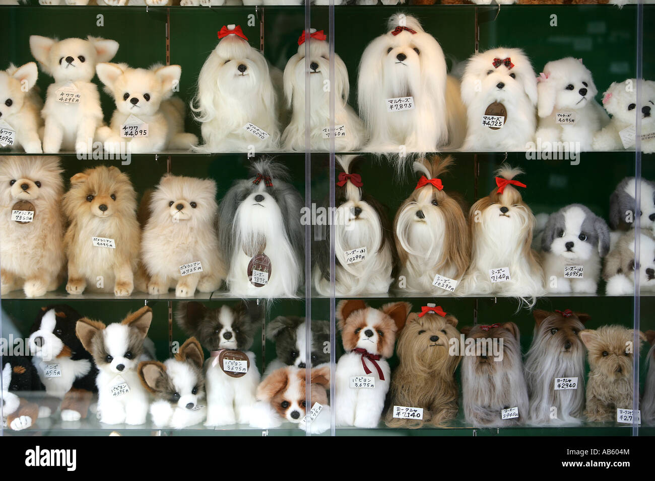 JPN, Giappone Tokyo: Santuario festival, chiamato Matsuri. Tempio di Asakusa Kannon Temple district.Nakamise vicolo. Negozi con il negozio di souvenir Foto Stock