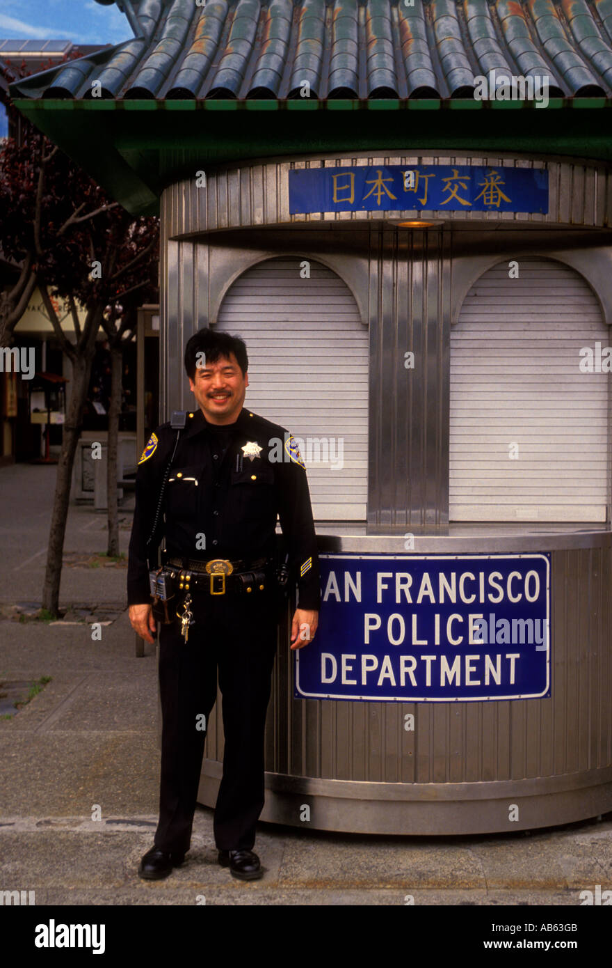 1, uno giapponese-americani, giapponesi american, persone, uomo adulto, poliziotto, funzionario di polizia, Japantown, San Francisco, California, Stati Uniti Foto Stock