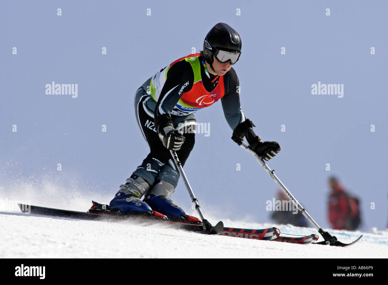 Adam Hall LW1 della Nuova Zelanda sul suo secondo run del Mens Sci Alpino Slalom Gigante concorso permanente Foto Stock