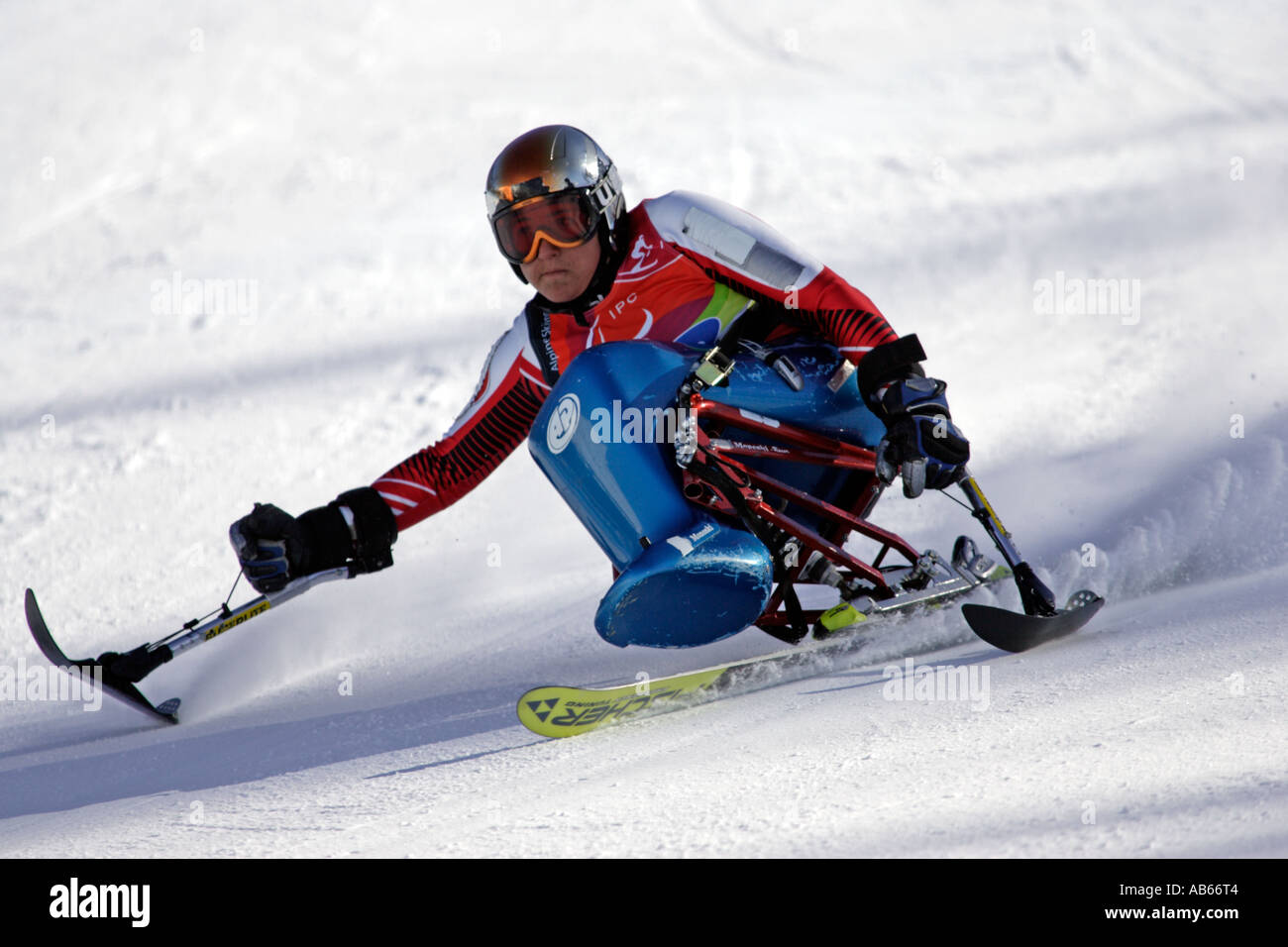 Claudia Loesch d'Austria nel Womens Sci Alpino Slalom Gigante seduta la concorrenza Foto Stock