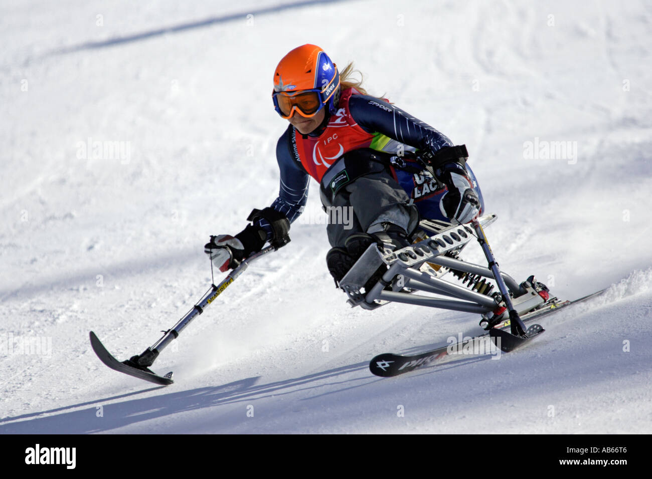 Lacey Heward degli Stati Uniti nella Womens Sci Alpino Slalom Gigante seduta la concorrenza Foto Stock