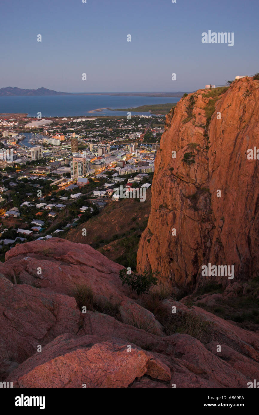 Townsville visto dalla collina del Castello al più presto dopo l'alba Queensland Australia Foto Stock