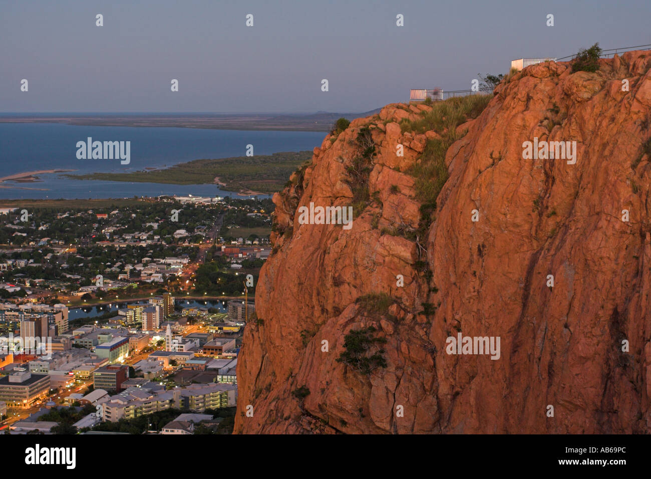 Townsville visto dalla collina del Castello al più presto dopo l'alba Queensland Australia Foto Stock