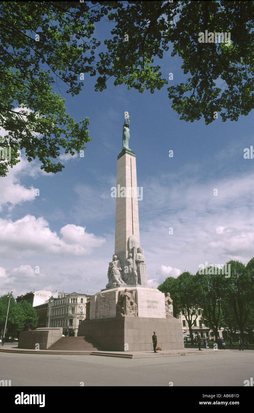 Il monumento alla libertà di Riga Lettonia Foto Stock