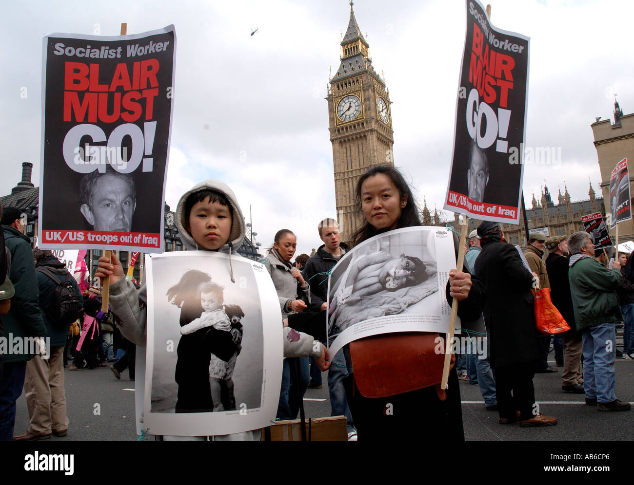 Manifestazione a Londra la marcatura 3° anno anniversario dell invasione dell Iraq governo chiedendo a fine carriera e non invadono l'Iran 1 Foto Stock