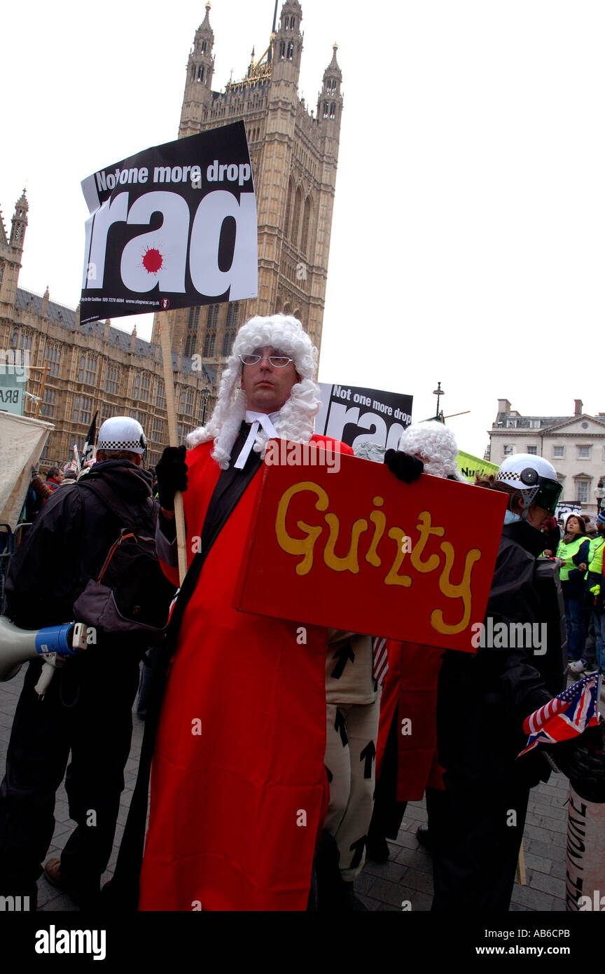 Manifestazione a Londra la marcatura 3° anno anniversario dell invasione dell Iraq governo chiedendo a fine carriera e non invadono l'Iran 1 Foto Stock