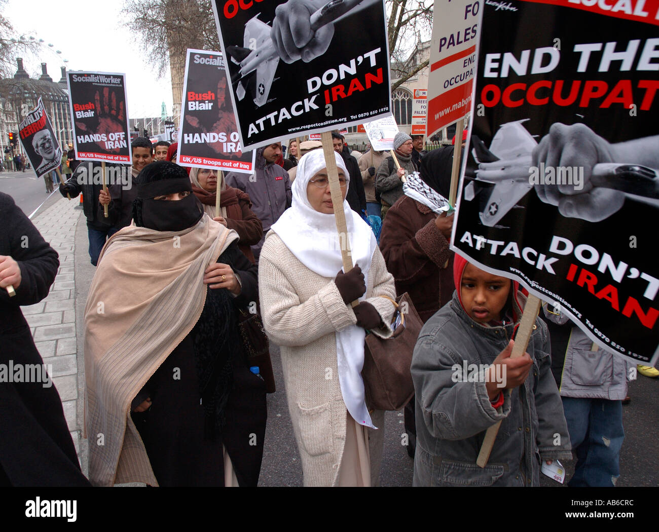Manifestazione a Londra la marcatura 3° anno anniversario dell invasione dell Iraq governo chiedendo a fine carriera e non invadono l'Iran 1 Foto Stock