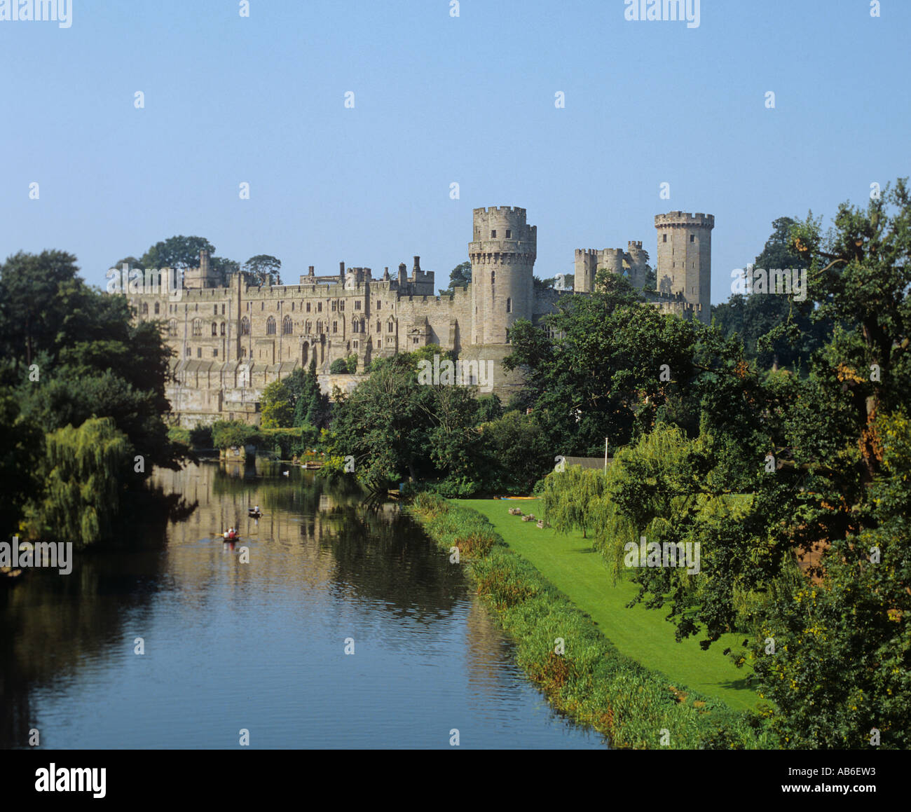 Il Castello di Warwick fortezza medievale sulle rive del fiume Avon nella città di Warwick Foto Stock