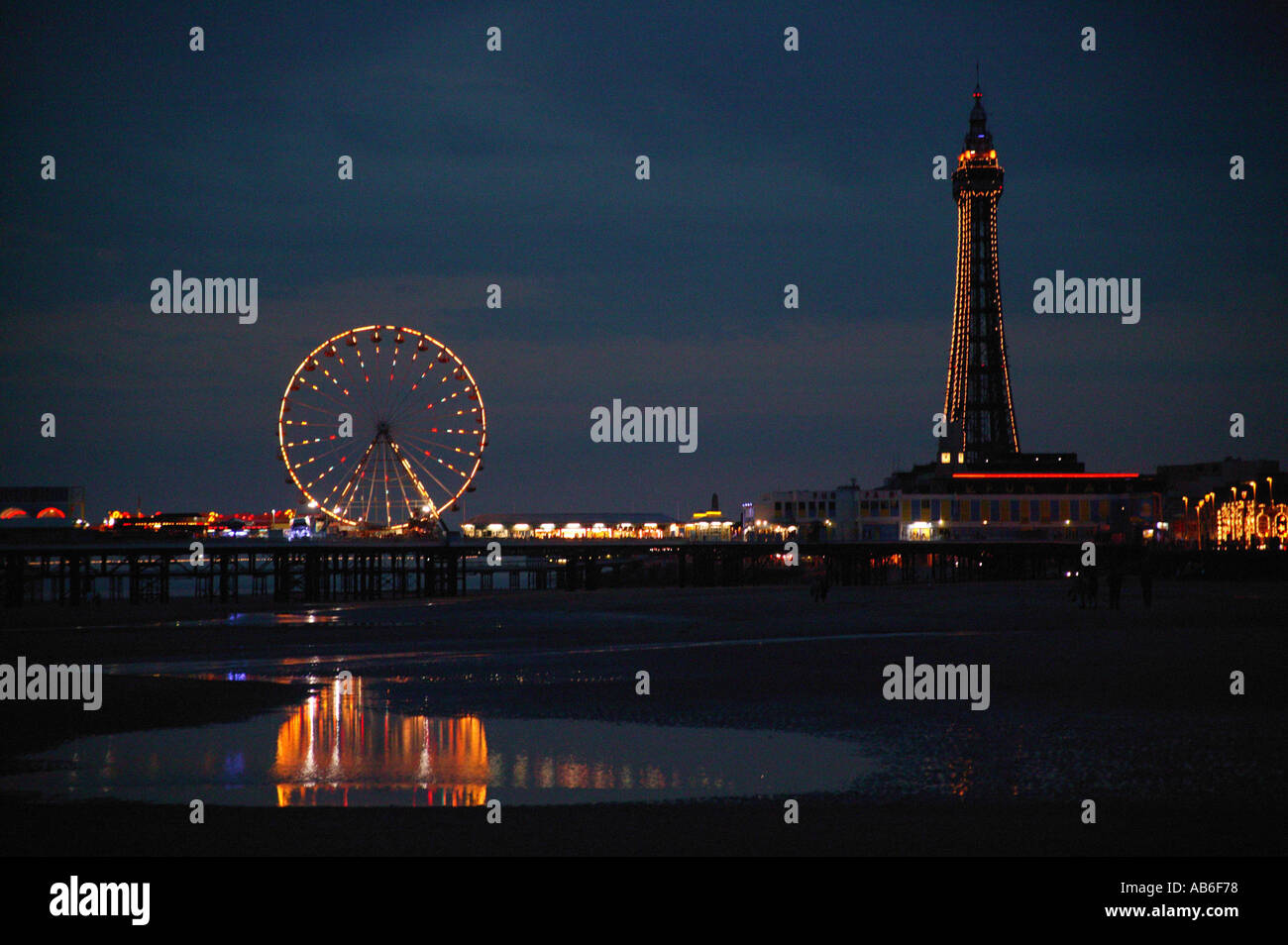 La Blackpool Tower grande ruota e il molo centrale Foto Stock