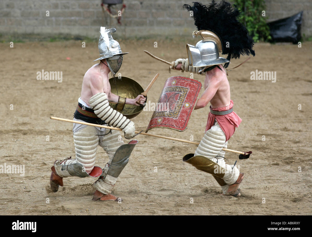 Tenuta dei gladiatori immagini e fotografie stock ad alta risoluzione