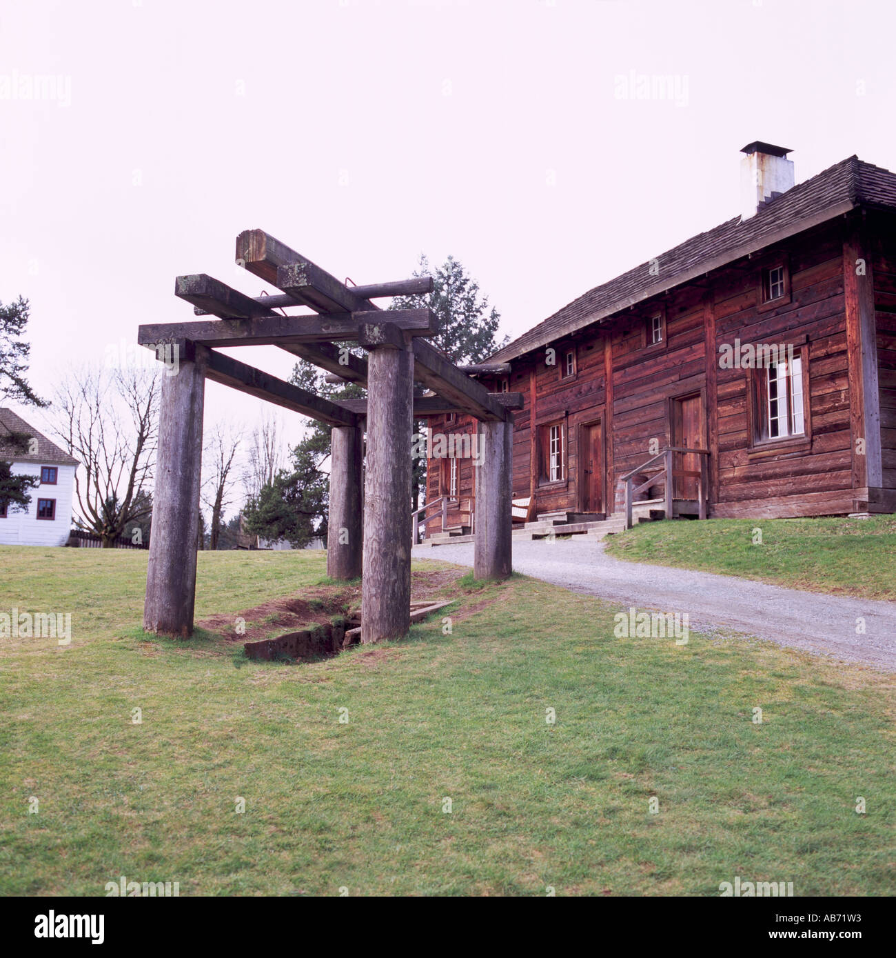 Fort Langley National Historic Site, BC, British Columbia, Canada - Sawpit e servi Quarti Foto Stock