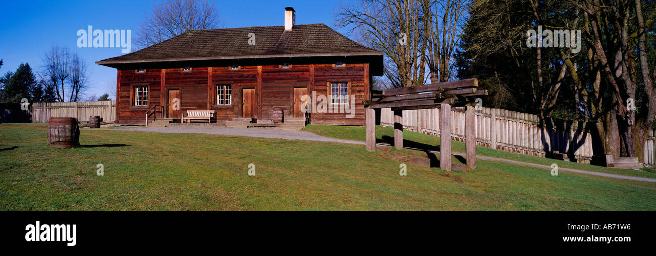 Fort Langley National Historic Site, BC, British Columbia, Canada - Servi quarti e Sawpit Foto Stock