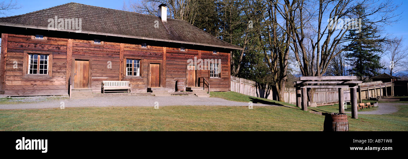 Fort Langley National Historic Site, BC, British Columbia, Canada - Servi quarti e Sawpit Foto Stock