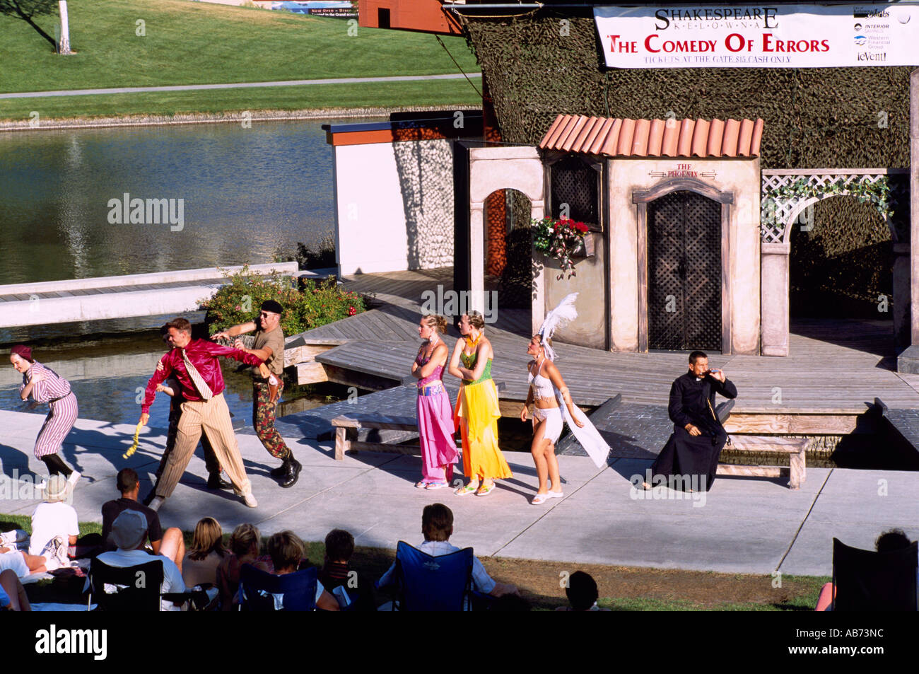 Kelowna, BC, Okanagan, British Columbia, Canada - attori di teatro all'aperto, teatro stadio prestazioni di gioco a Waterfront Park Foto Stock