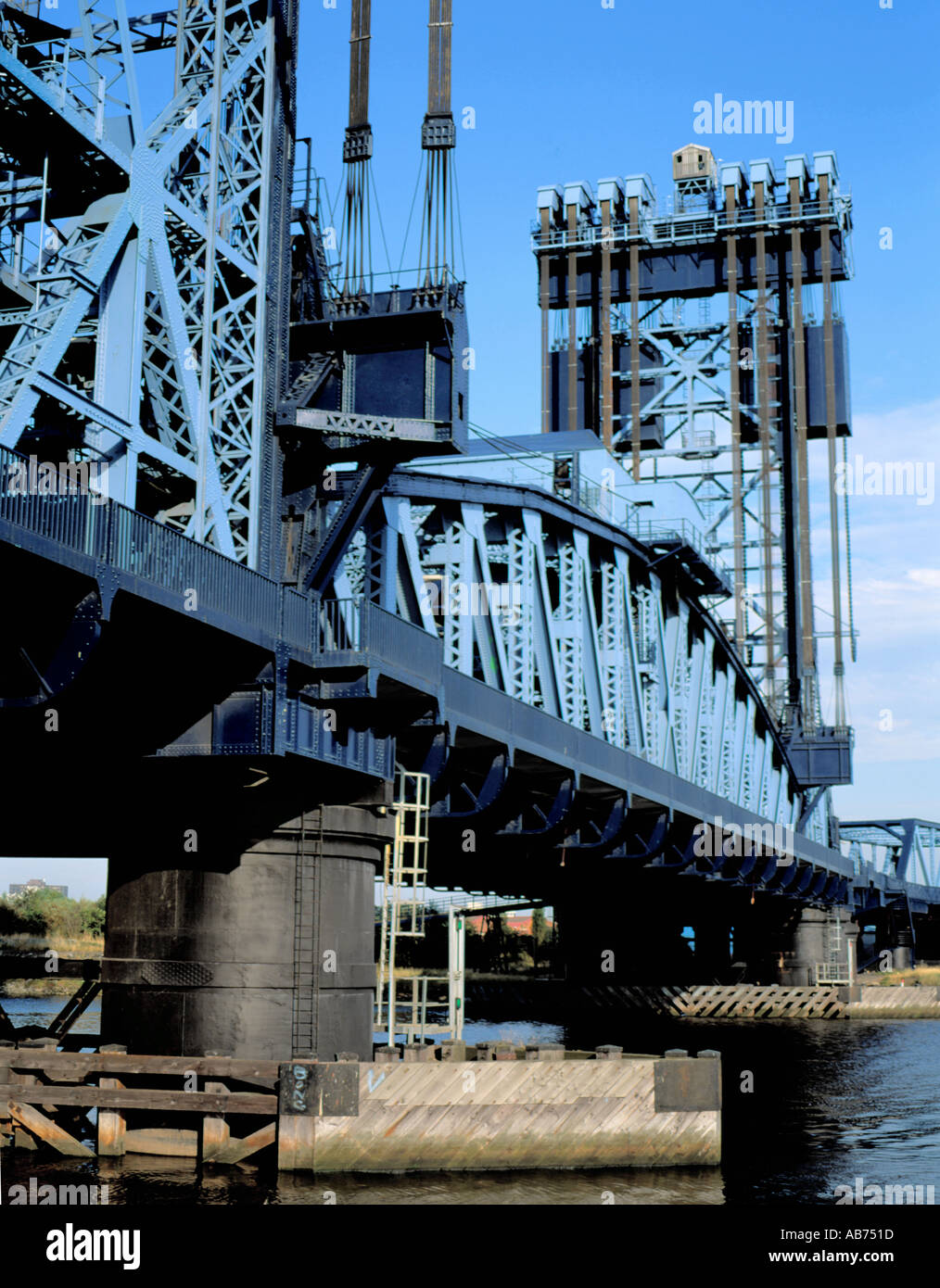 Newport Bridge (sollevamento) oltre il Fiume Tees, Middlesbrough, Teesside, Cleveland, Inghilterra, Regno Unito. Foto Stock